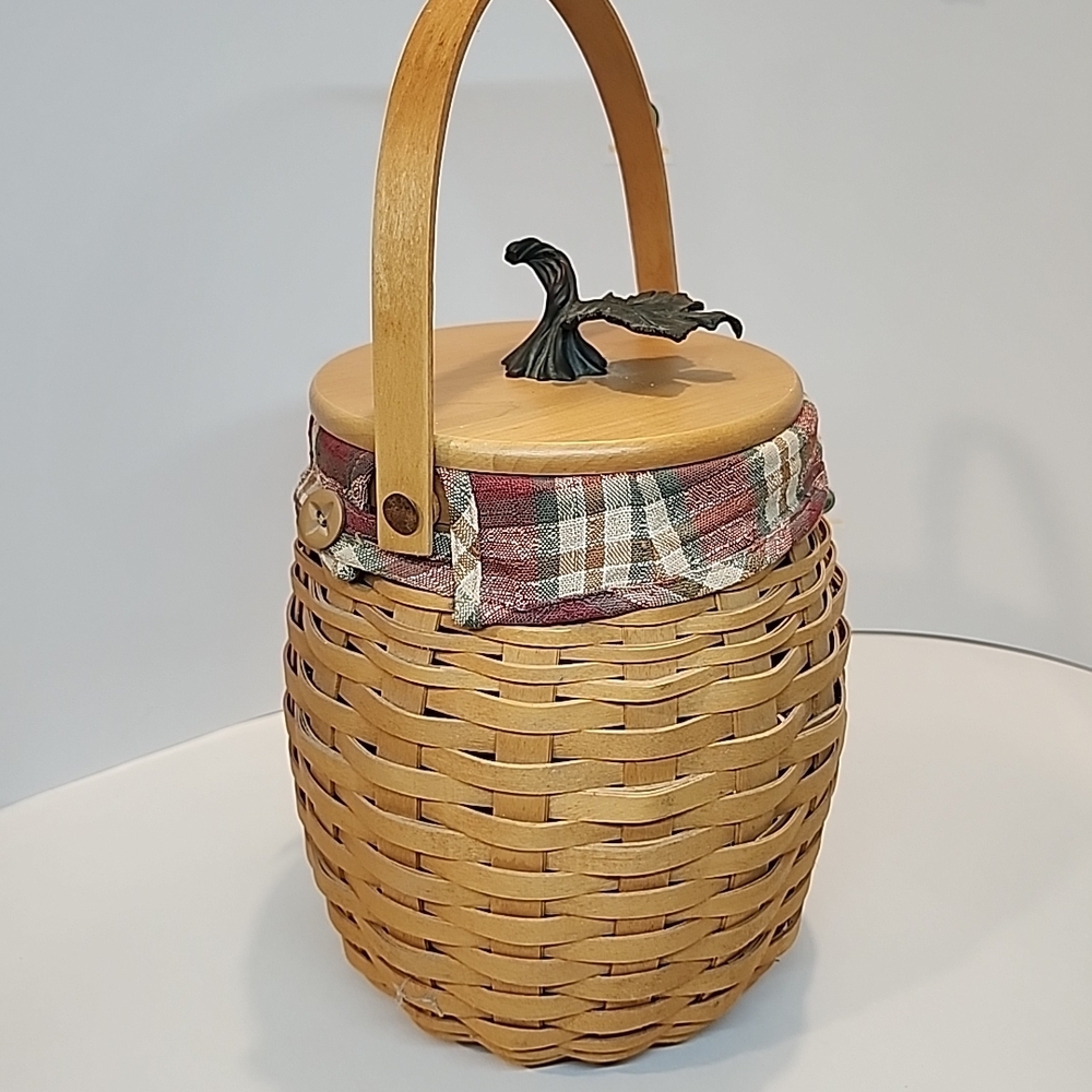 Longaberger Tan Woven Basket with Lid and Handle - Picture 6 of 15